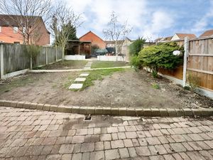 COLLINGWOOD ROAD- click for photo gallery